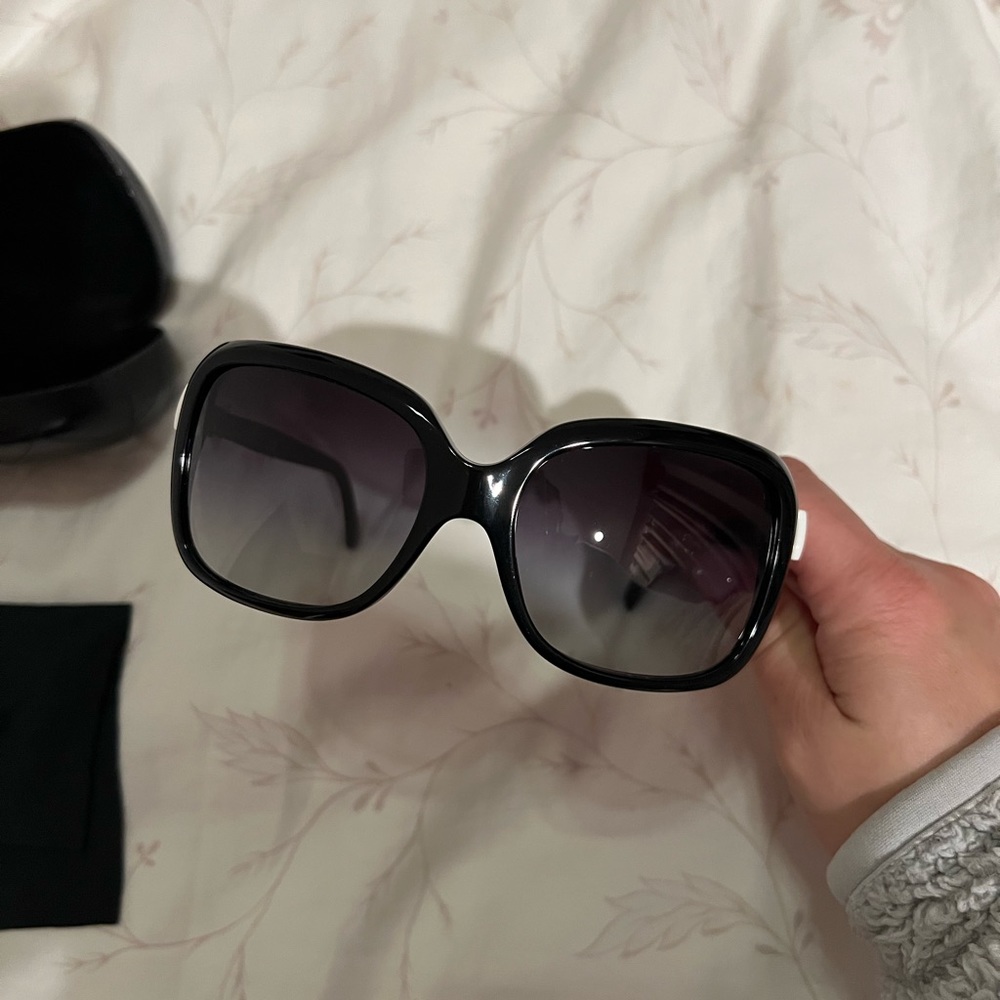 Chanel sunglasses with bow - mint condition